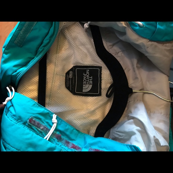 North Face Women’s Rain Jacket - Picture 3 of 3
